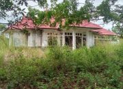 Tak Berpenghuni, Bangunan Rumah Dinas Terlihat Seram