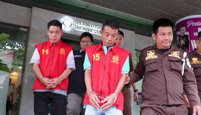Kejati Serahkan Tersangka dan Barang Bukti Kasus OTT ke Kejari Lahat