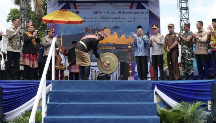 Bupati OKU Selatan, Abusama SH Resmi Buka Festival Danau Ranau 2025
