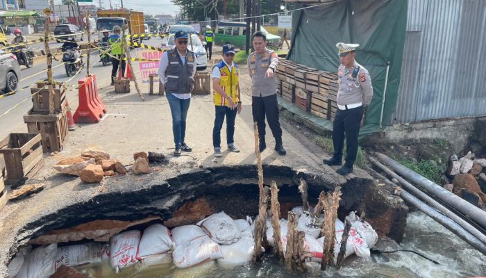 Kapolres Banyuasin Tinjau Langsung Jalintim KM 13 Amblas, Pastikan Personel Siaga dan Lalu Lintas Terkendali