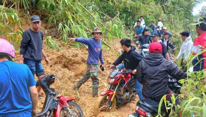Bupati OKU Selatan Minta Warga Waspada Longsor di Jalur Watas–Muara Sindang Ilir