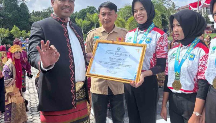 Harumkan Nama OKU Selatan di Ajang Dunia, Atlet FAJI Terima Bonus dari Bupati