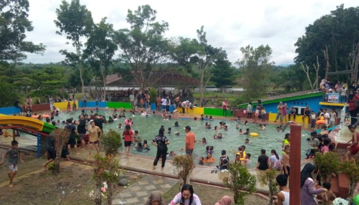 Libur Tahun Baru, Waterboom Samudera Muaradua Dipadati Pengunjung
