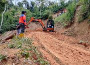 BPBD OKU Selatan Lakukan Penanganan Cepat Longsor di Akses Jalan Desa Tanjung Harapan