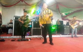 Tak Sekadar Hadir, Popo Ali Nyanyi Dangdut di Pernikahan Warga, Tamu Undangan Auto Terhibur