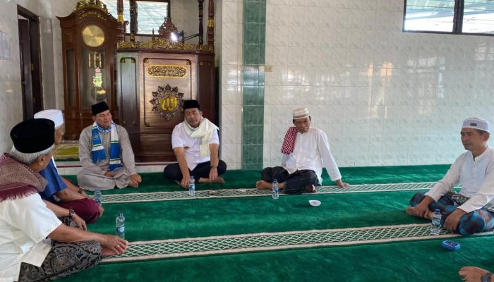 Safari Jum’at di Simpang Sender, Bupati OKU Selatan Serap Aspirasi Warga