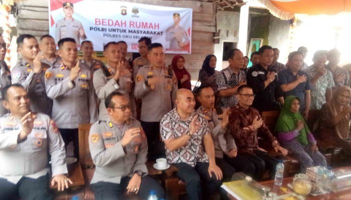 HUT Bhayangkara ke-80, Polres OKU Selatan Bedah Rumah Warga Kurang Mampu
