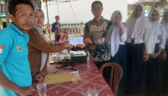 Aksi Peduli Pelajar, Siswa SMP Muhammadiyah 2 Penanggungan Bantu Korban Kebakaran di Gedung Wani