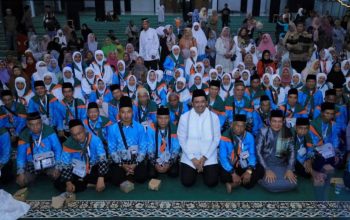 Bupati Abusama Lepas Jamaah Haji OKU Selatan, Ingatkan Pentingnya Jaga Kondisi dan Kebersamaan