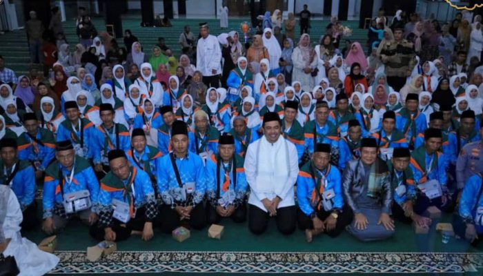 Bupati Abusama Lepas Jamaah Haji OKU Selatan, Ingatkan Pentingnya Jaga Kondisi dan Kebersamaan