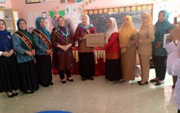 Bunda PAUD OKU Selatan Sambut Hangat Kunjungan ke TK Handayani 5