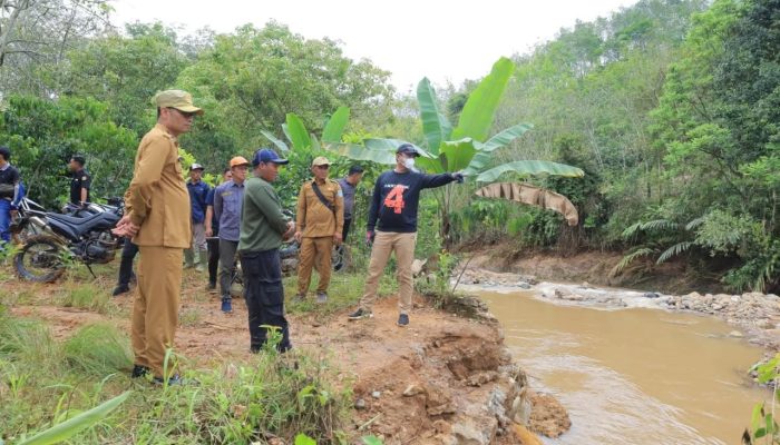 Bupati Abusama Monitoring Kondisi Infrastruktur di Kecamatan Buay Pemaca
