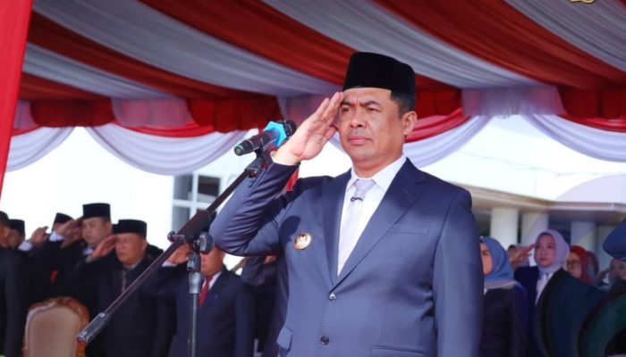 Bupati Abusama Pimpin Upacara Hardiknas 2026, Soroti Pentingnya Pendidikan Bermutu