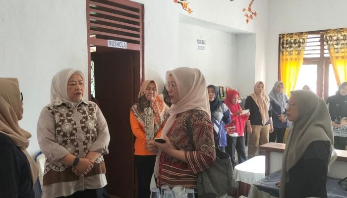 Ketua TP-PKK OKU Selatan Tinjau Rumah Cinta di Kecamatan Muaradua