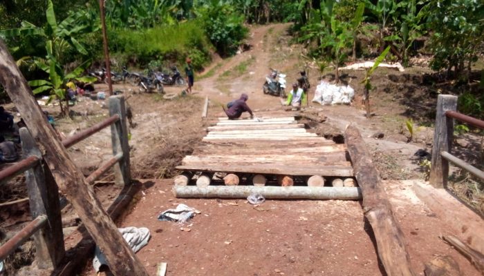 Banjir Hantam Sungai Kibul, Dua Jembatan di Tanjung Jaya Rusak Berat