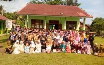 SDN Sumber Ringin Peringati Hardiknas 2026 dengan Balutan Pakaian Adat Nusantara